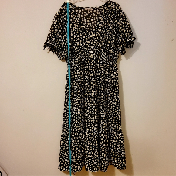 Blush Black/White/Yellow Floral Tie Front Puff Sleeve Smocked Dress Size 2X - Picture 2 of 9